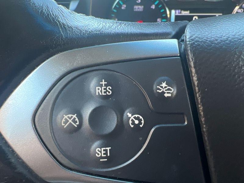Chevrolet Suburban 4WD 4dr 1500 LT 2019