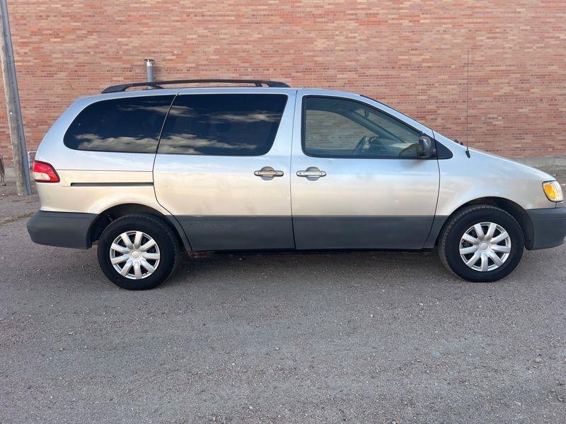 Toyota Sienna 5dr XLE (Natl) 2002