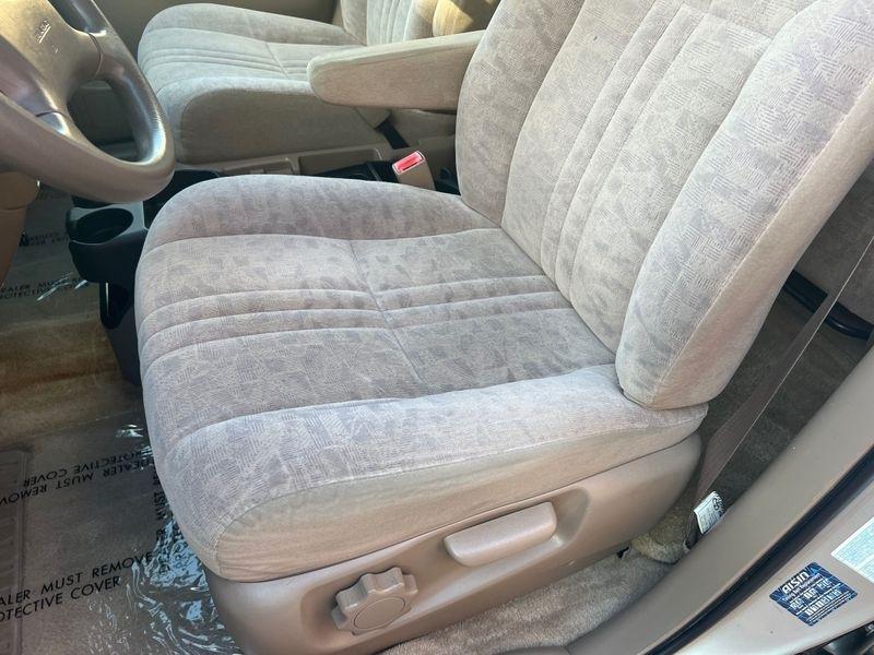 Toyota Sienna 5dr XLE (Natl) 2002