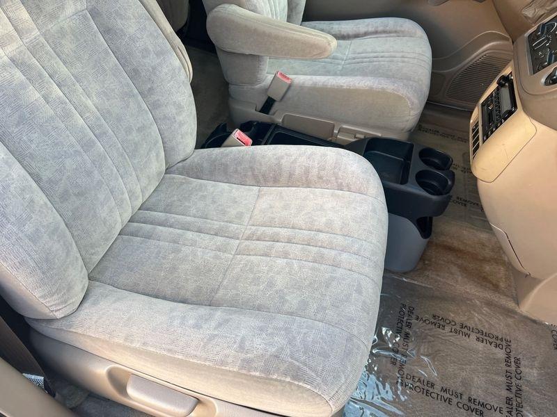 Toyota Sienna 5dr XLE (Natl) 2002