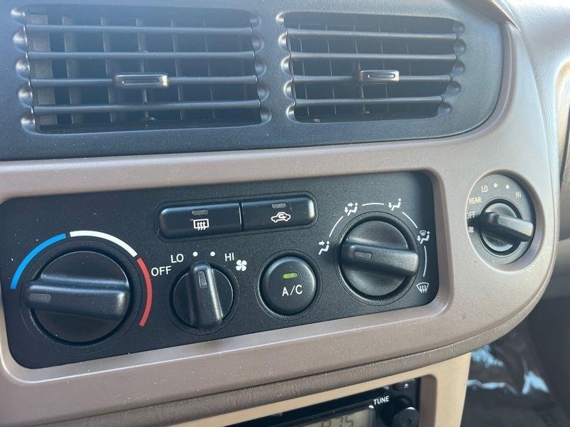 Toyota Sienna 5dr XLE (Natl) 2002