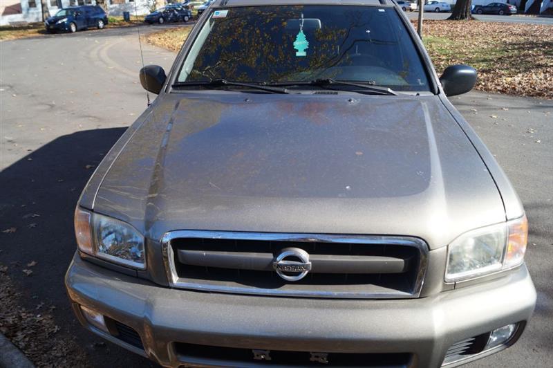 Nissan Pathfinder SE 4-door 2003