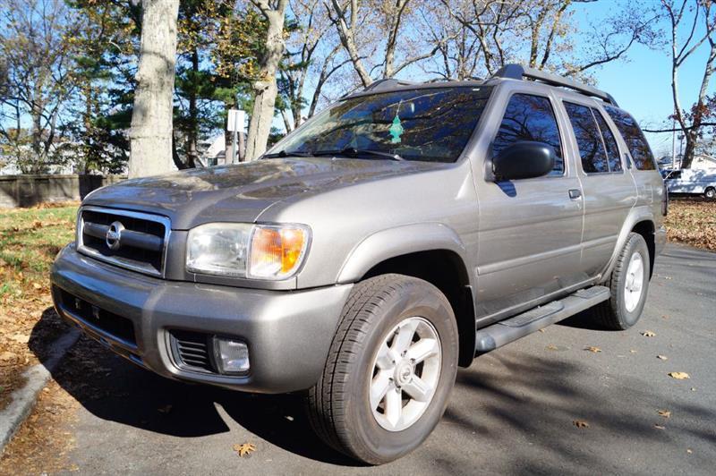 Nissan Pathfinder SE 4-door 2003