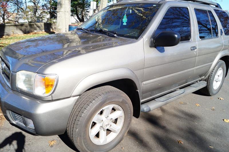 Nissan Pathfinder SE 4-door 2003