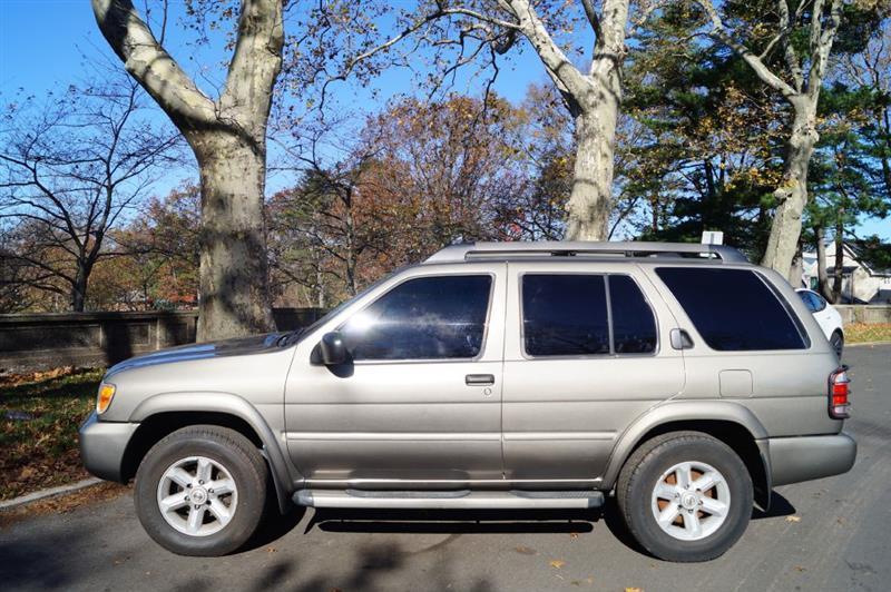 Nissan Pathfinder SE 4-door 2003