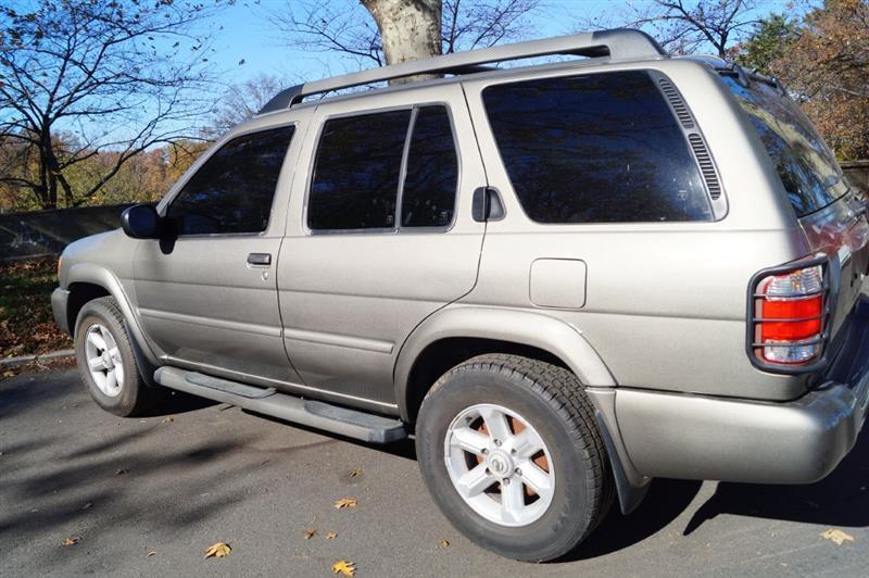 Nissan Pathfinder SE 4-door 2003