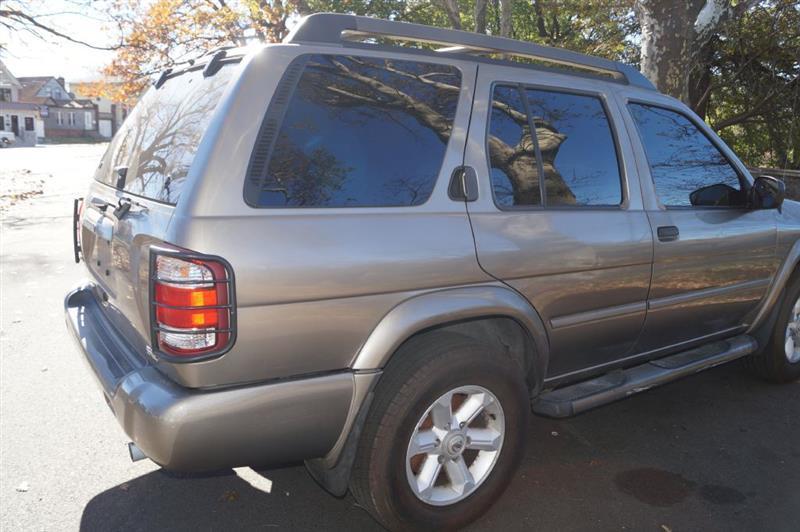 Nissan Pathfinder SE 4-door 2003