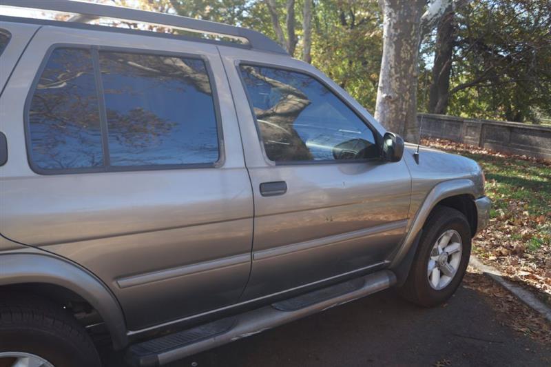 Nissan Pathfinder SE 4-door 2003