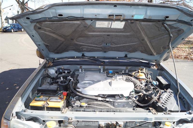 Nissan Pathfinder SE 4-door 2003