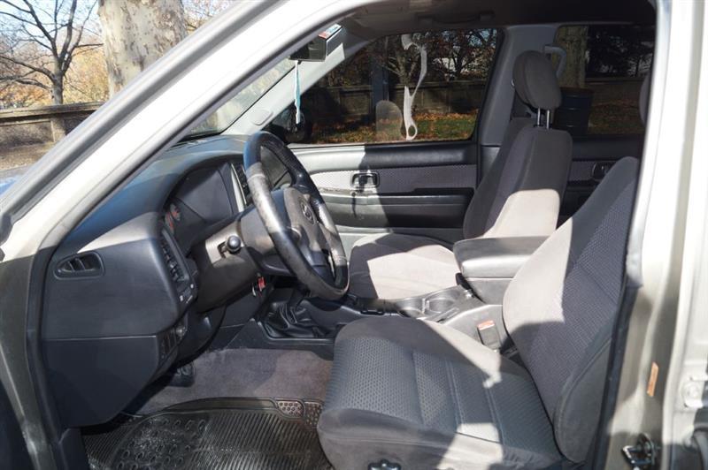 Nissan Pathfinder SE 4-door 2003
