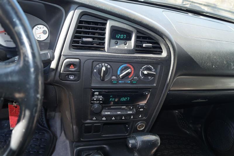 Nissan Pathfinder SE 4-door 2003