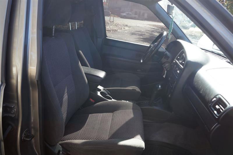 Nissan Pathfinder SE 4-door 2003