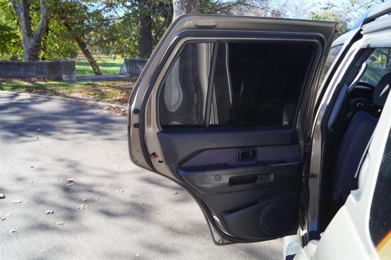 Nissan Pathfinder SE 4-door 2003