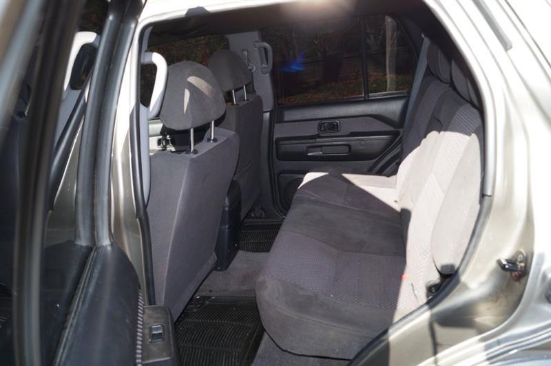 Nissan Pathfinder SE 4-door 2003