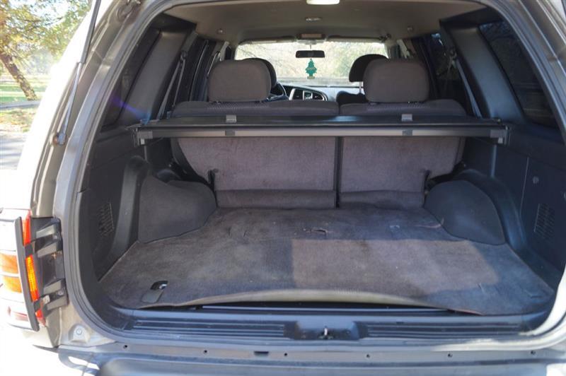 Nissan Pathfinder SE 4-door 2003