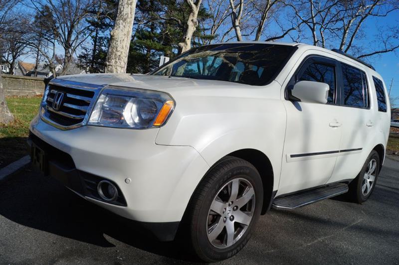 Honda Pilot Touring 4WD 5-Spd AT with DVD 2015