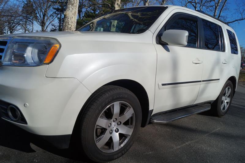 Honda Pilot Touring 4WD 5-Spd AT with DVD 2015