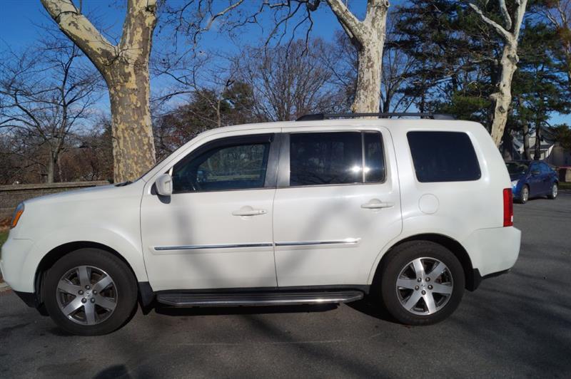 Honda Pilot Touring 4WD 5-Spd AT with DVD 2015
