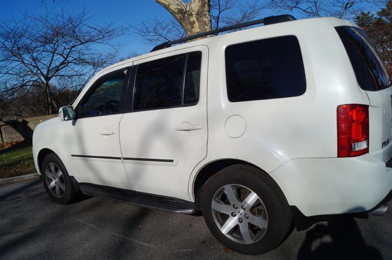 Honda Pilot Touring 4WD 5-Spd AT with DVD 2015