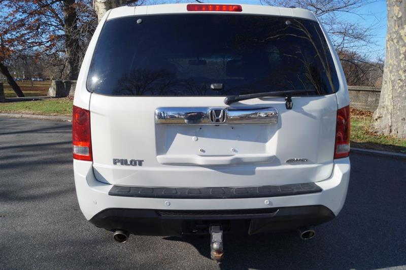 Honda Pilot Touring 4WD 5-Spd AT with DVD 2015