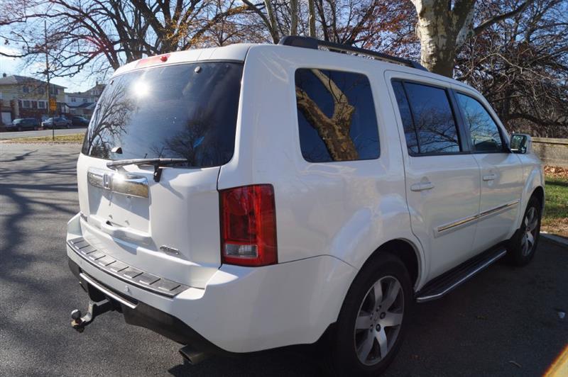 Honda Pilot Touring 4WD 5-Spd AT with DVD 2015
