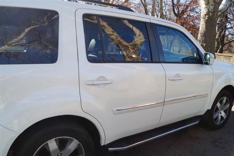 Honda Pilot Touring 4WD 5-Spd AT with DVD 2015