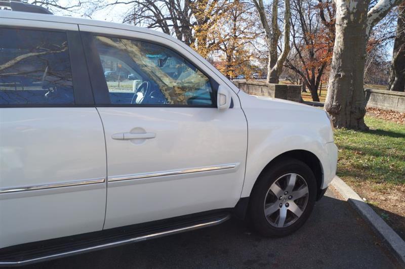 Honda Pilot Touring 4WD 5-Spd AT with DVD 2015