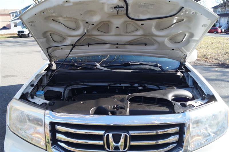 Honda Pilot Touring 4WD 5-Spd AT with DVD 2015