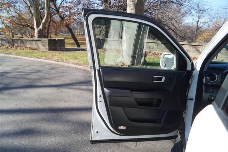 Honda Pilot Touring 4WD 5-Spd AT with DVD 2015
