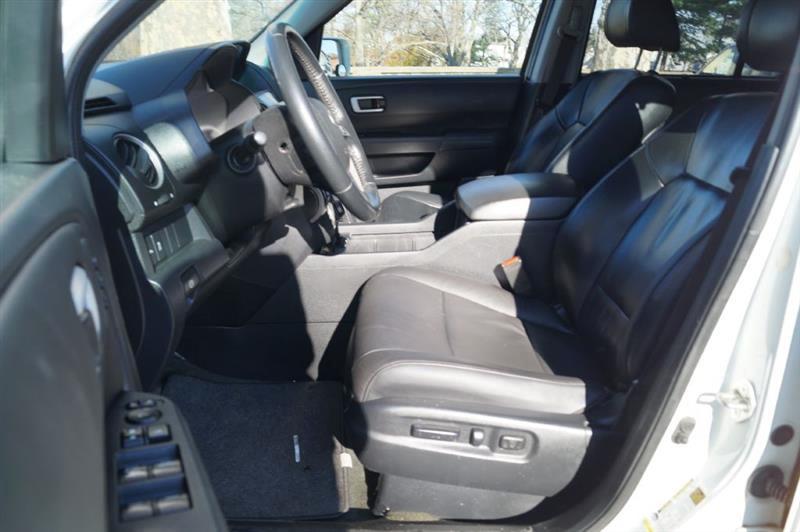 Honda Pilot Touring 4WD 5-Spd AT with DVD 2015