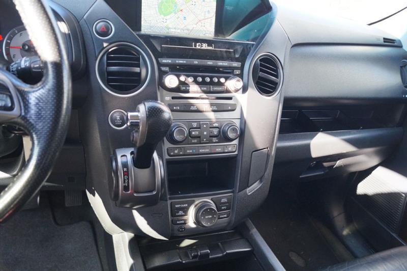 Honda Pilot Touring 4WD 5-Spd AT with DVD 2015