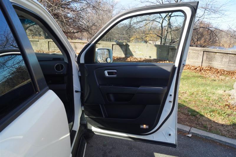 Honda Pilot Touring 4WD 5-Spd AT with DVD 2015