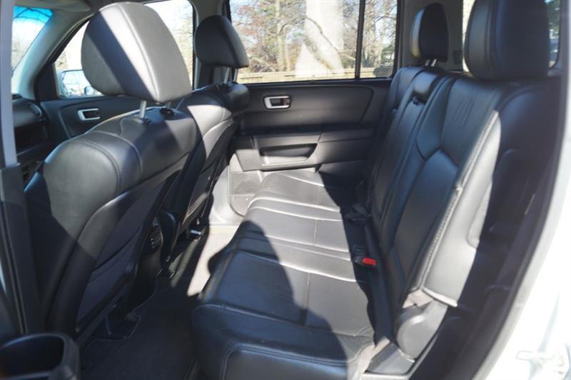 Honda Pilot Touring 4WD 5-Spd AT with DVD 2015
