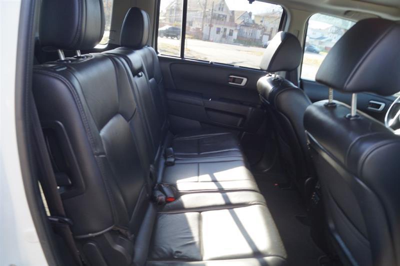 Honda Pilot Touring 4WD 5-Spd AT with DVD 2015