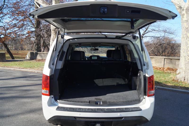 Honda Pilot Touring 4WD 5-Spd AT with DVD 2015