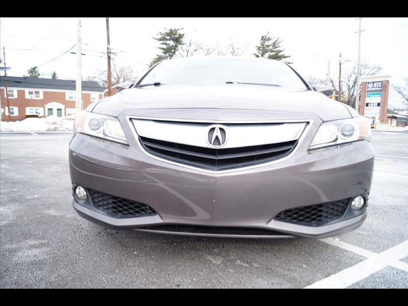 2013 Acura ILX 5-Spd AT w/ Technology Package