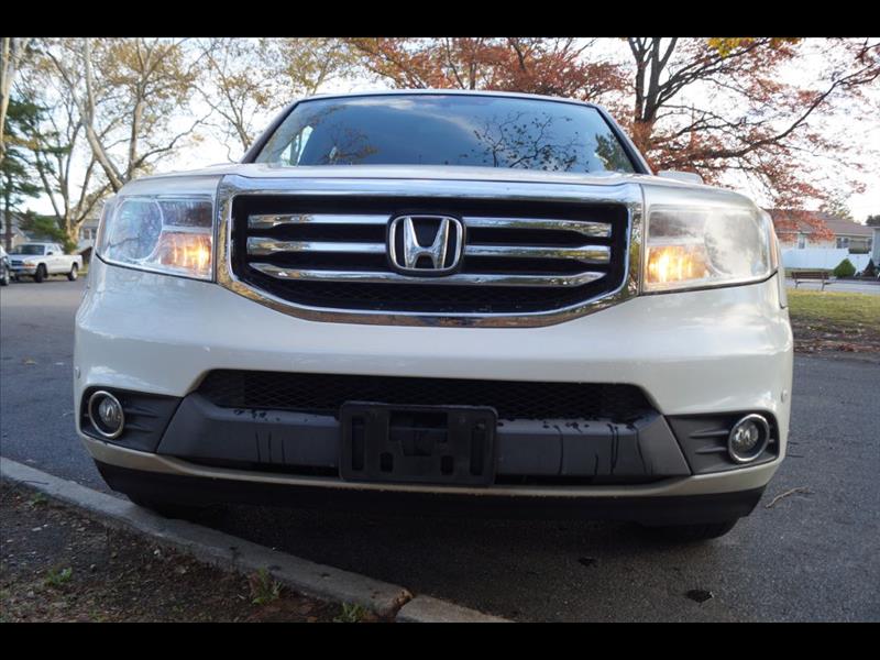 2014 Honda Pilot Touring 4WD 5-Spd AT with DVD