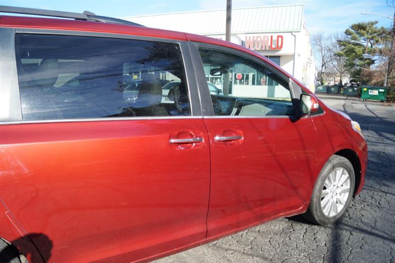 Toyota Sienna Limited AWD 7-Passenger V6 2015