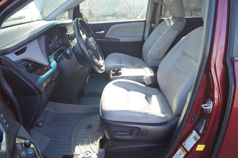 Toyota Sienna Limited AWD 7-Passenger V6 2015