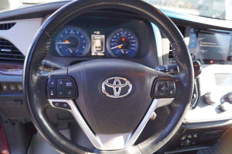Toyota Sienna Limited AWD 7-Passenger V6 2015