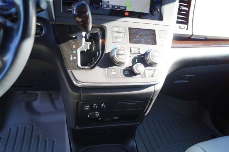 Toyota Sienna Limited AWD 7-Passenger V6 2015