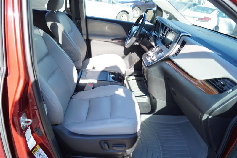 Toyota Sienna Limited AWD 7-Passenger V6 2015