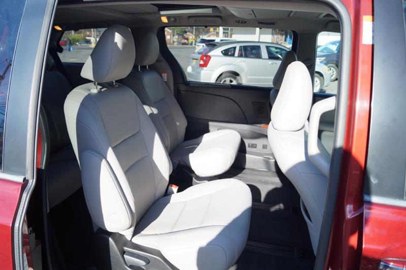 Toyota Sienna Limited AWD 7-Passenger V6 2015