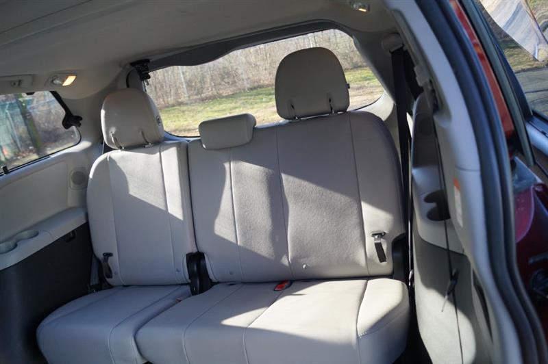 Toyota Sienna Limited AWD 7-Passenger V6 2015
