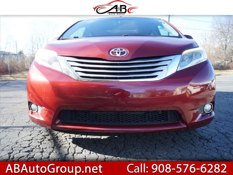 2015 Toyota Sienna Limited Premium's photo