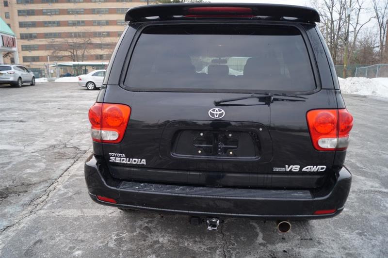 Toyota Sequoia SR5 4WD 2006
