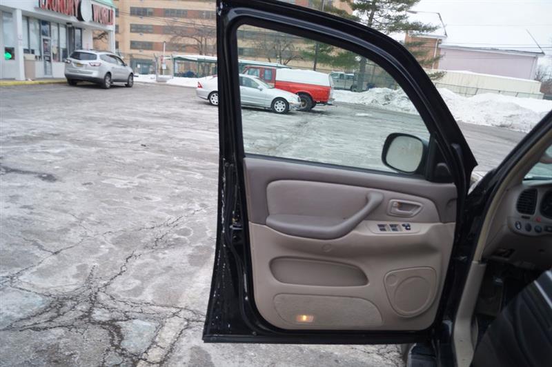 Toyota Sequoia SR5 4WD 2006