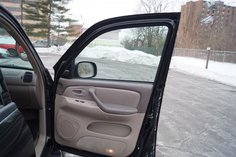 Toyota Sequoia SR5 4WD 2006