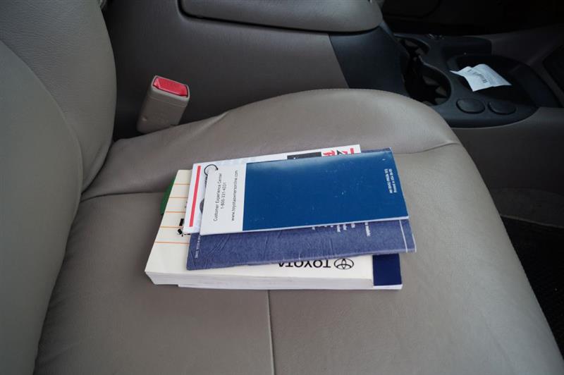 Toyota Sequoia SR5 4WD 2006