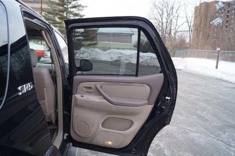 Toyota Sequoia SR5 4WD 2006